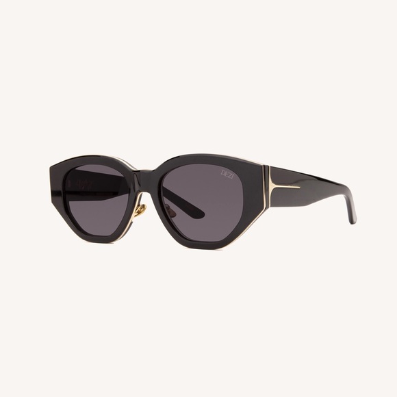 DEZI Charge It Sunglasses in Black-Dark Smoke - Picture 5 of 8